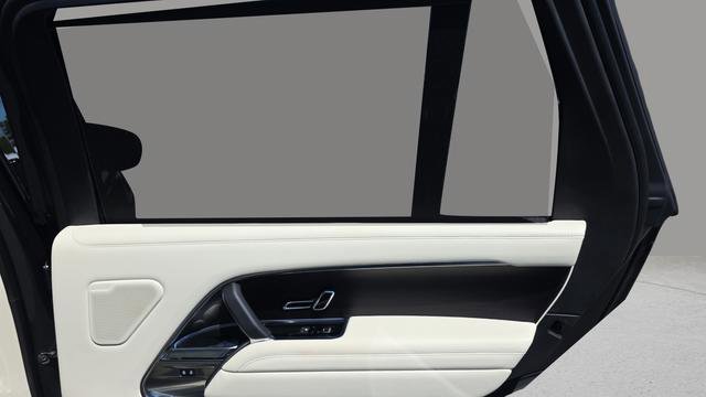 Used 2023 Land Rover Range Rover Long Wheelbase Autobiography image 26