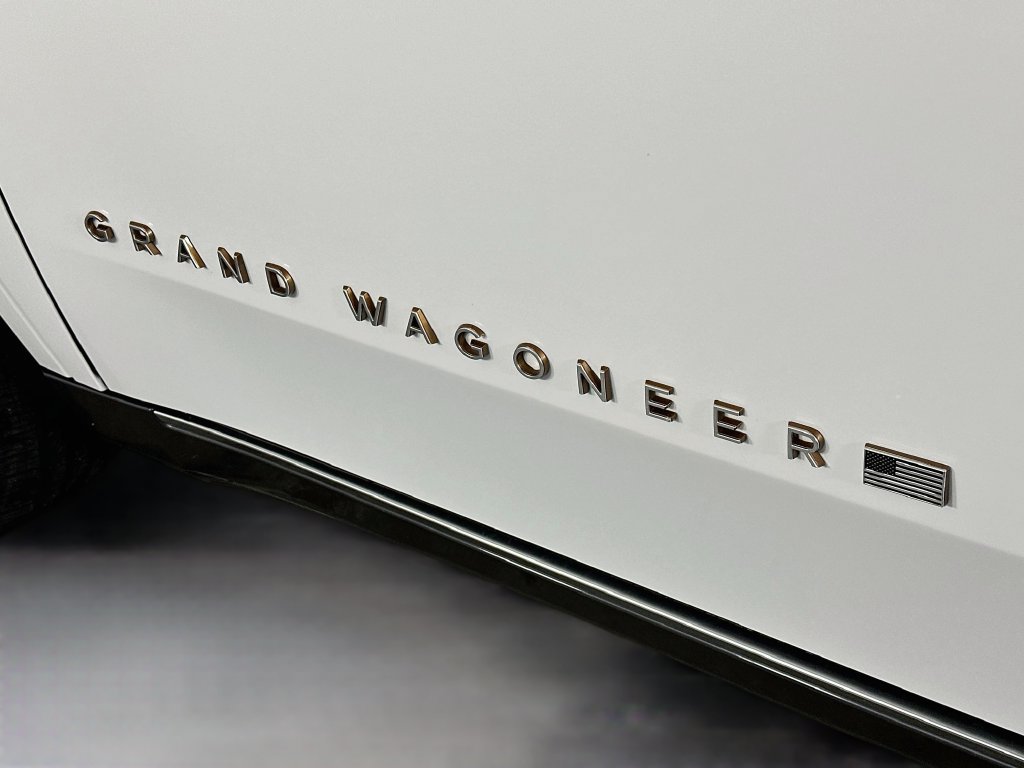 Used 2022 Jeep Grand Wagoneer Series III w/ HD Trailer Tow Package AWD/4WD image 29