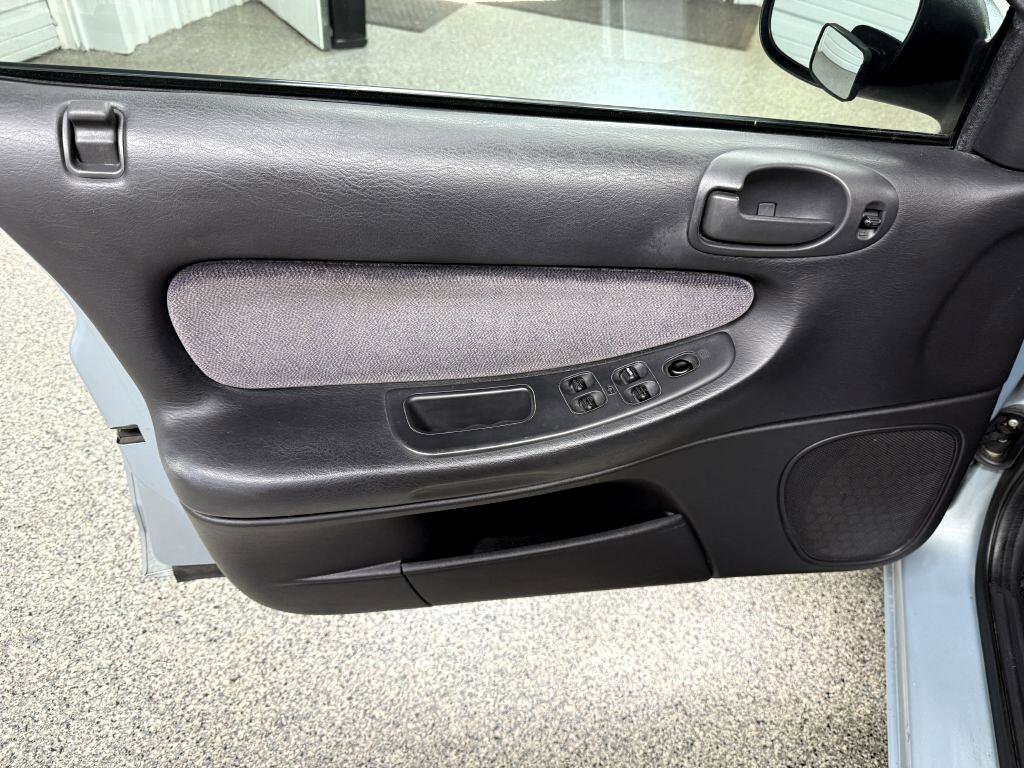 Used 2002 Chrysler Sebring LX image 20