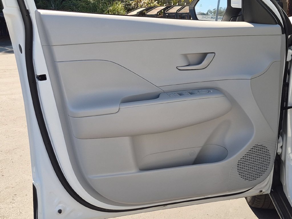 Used 2025 Hyundai Kona SEL FWD image 11