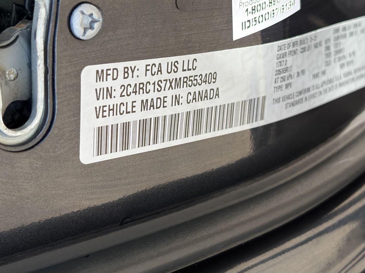 Used 2021 Chrysler Pacifica Limited w/ Uconnect Theater Family Group FWD image 34