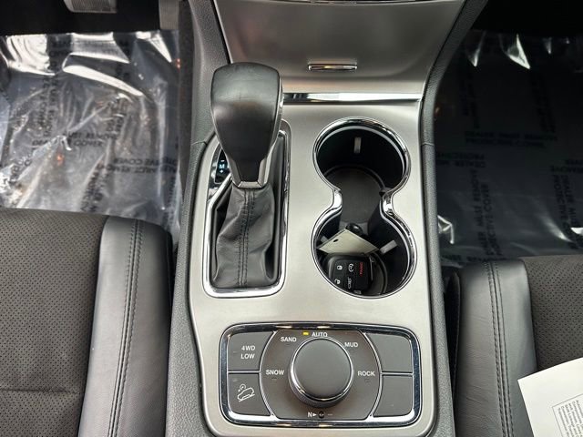 Used 2020 Jeep Grand Cherokee Altitude image 16