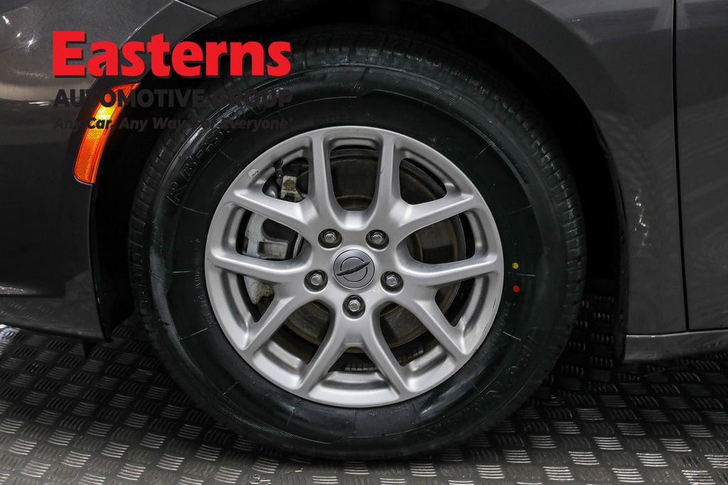 Used 2023 Chrysler Pacifica Touring-L image 31