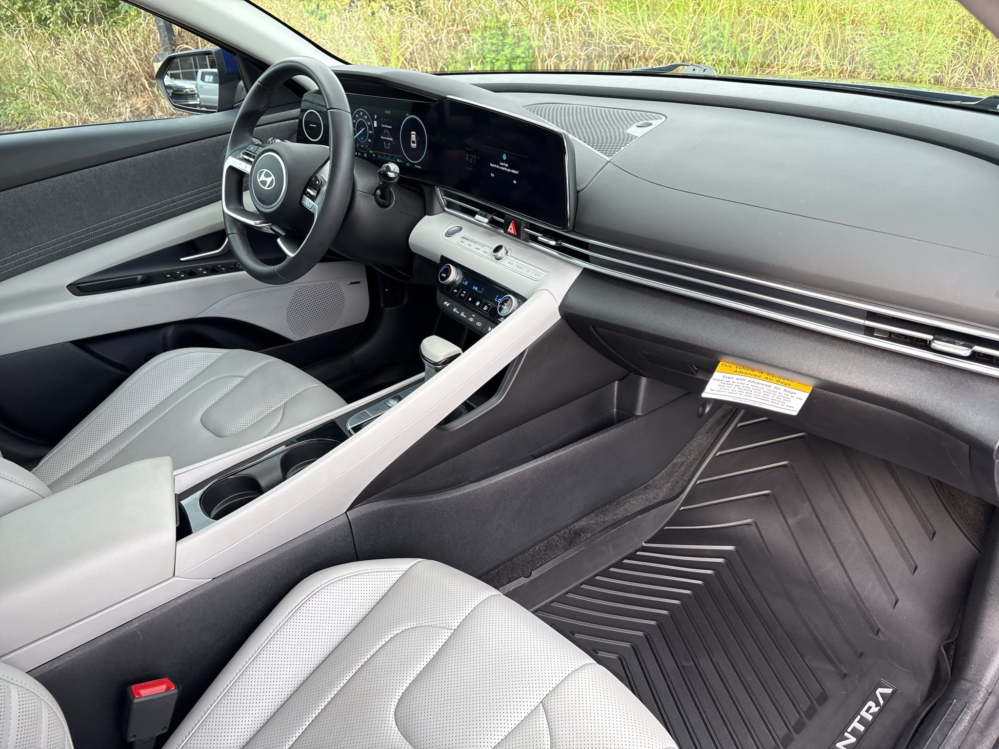 Used 2025 Hyundai Elantra Limited FWD image 10