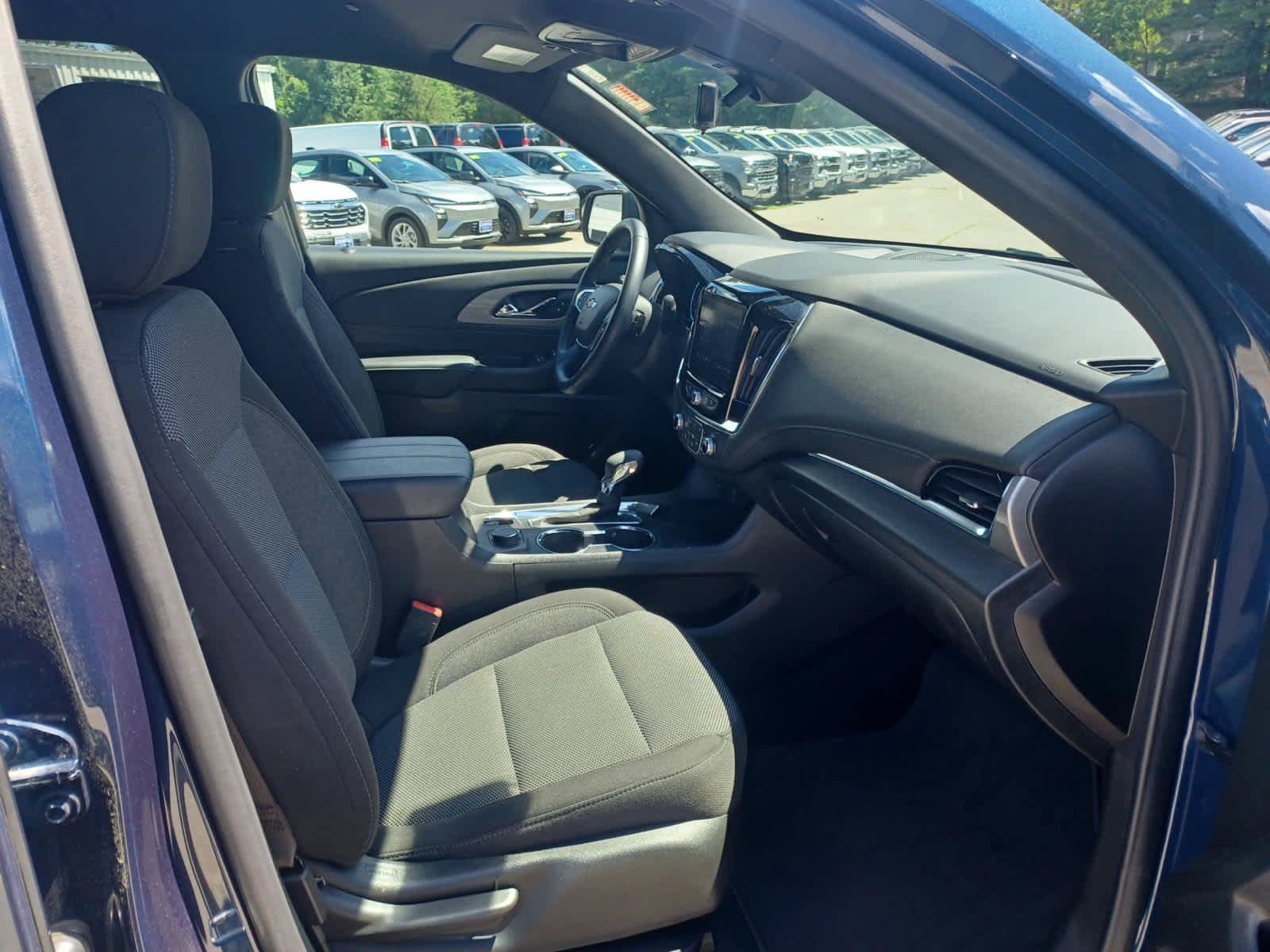 Used 2023 Chevrolet Traverse LT w/ Rear Camera Mirror Package AWD/4WD image 23
