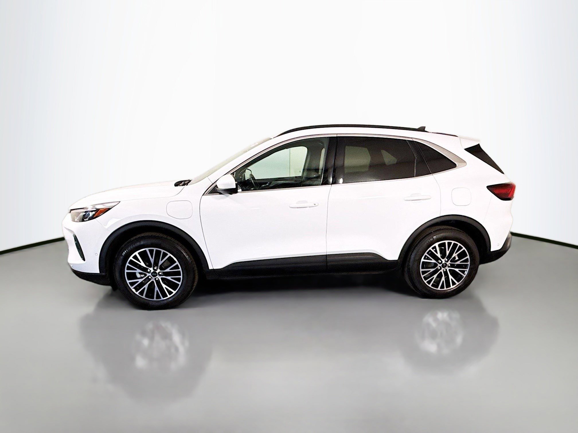 Used 2023 Ford Escape SE w/ PHEV Premium Package FWD image 6