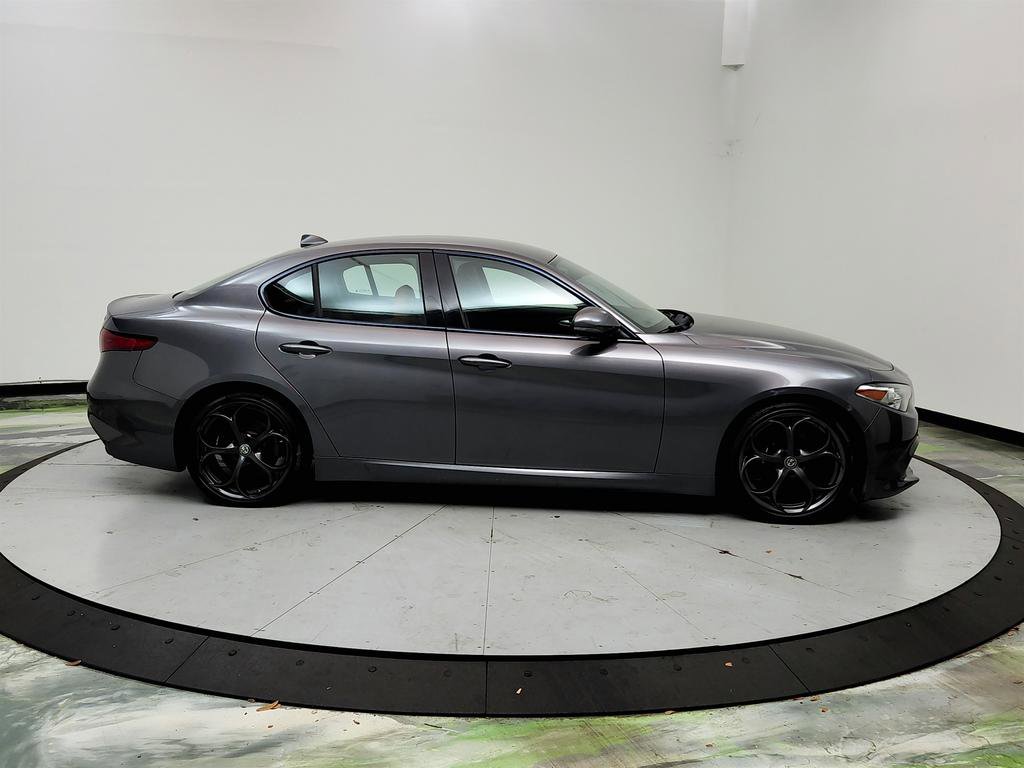 Used 2017 Alfa Romeo Giulia Ti w/ TI 19" Sport Package RWD image 4