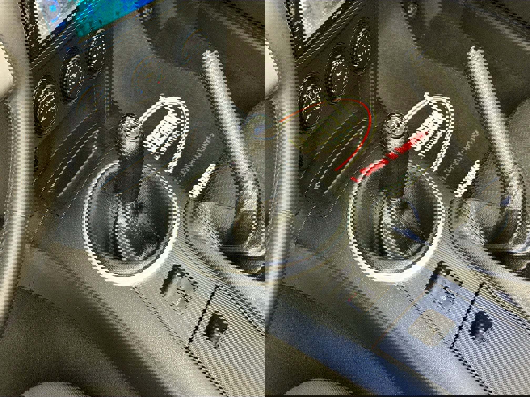 Used 2006 MAZDA MX-5 Miata Touring RWD image 23