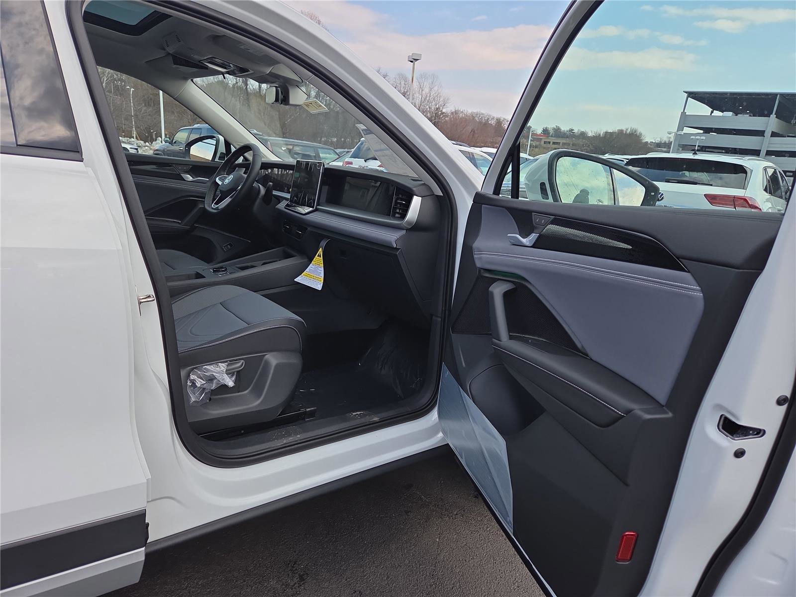 New 2026 Volkswagen Tiguan SE image 25