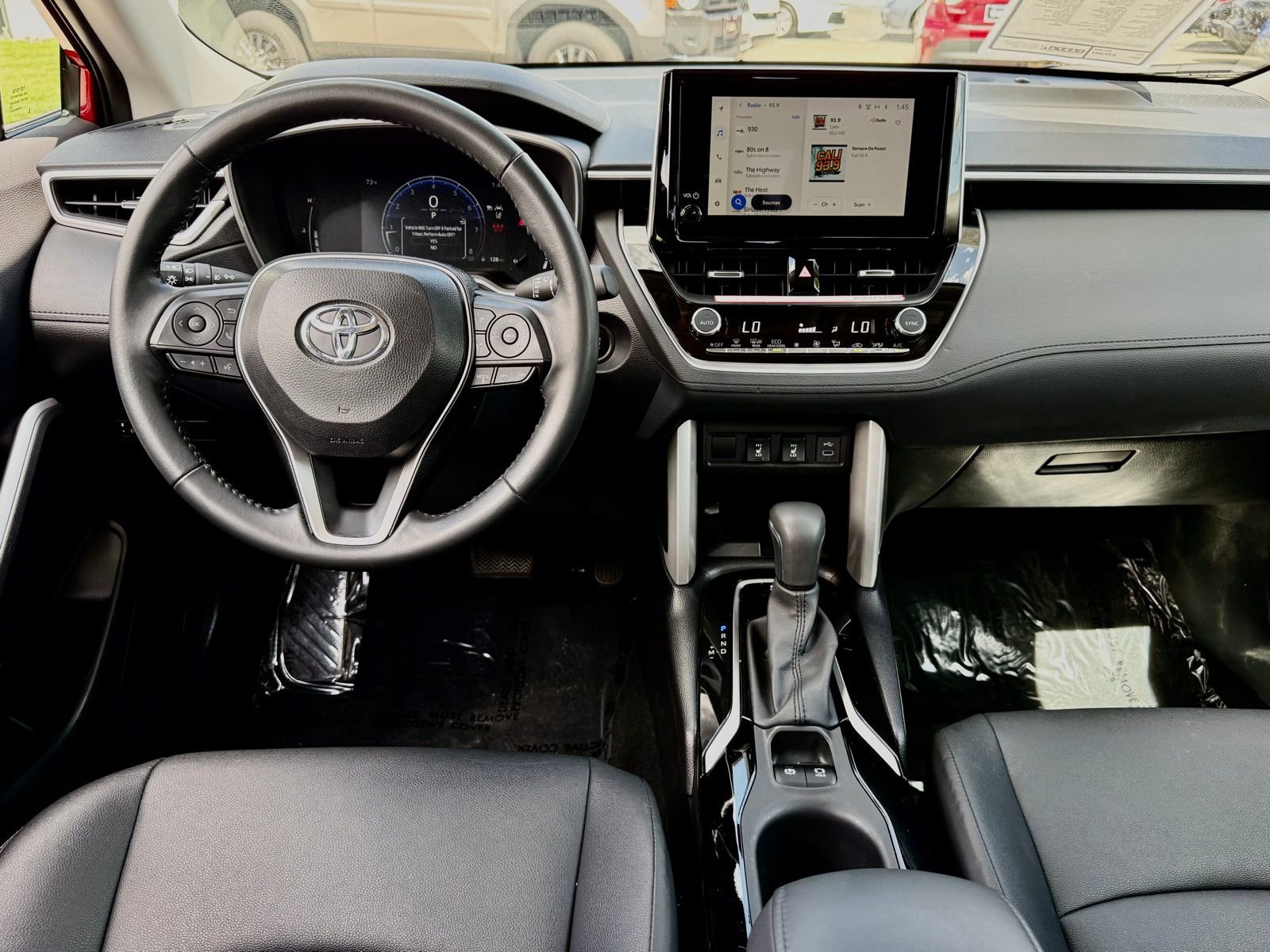 Used 2025 Toyota Corolla Cross XLE w/ Convenience Package FWD image 43