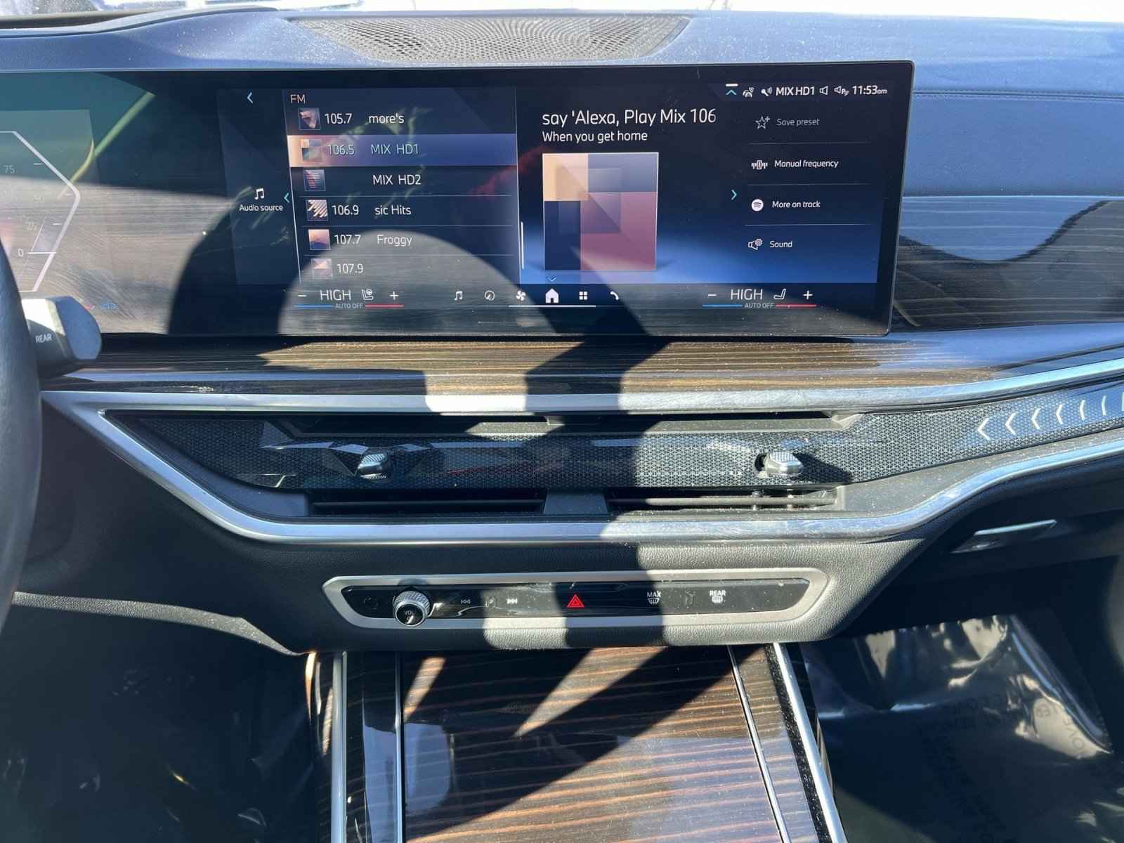 Used 2024 BMW X7 xDrive40i w/ Executive Package image 18