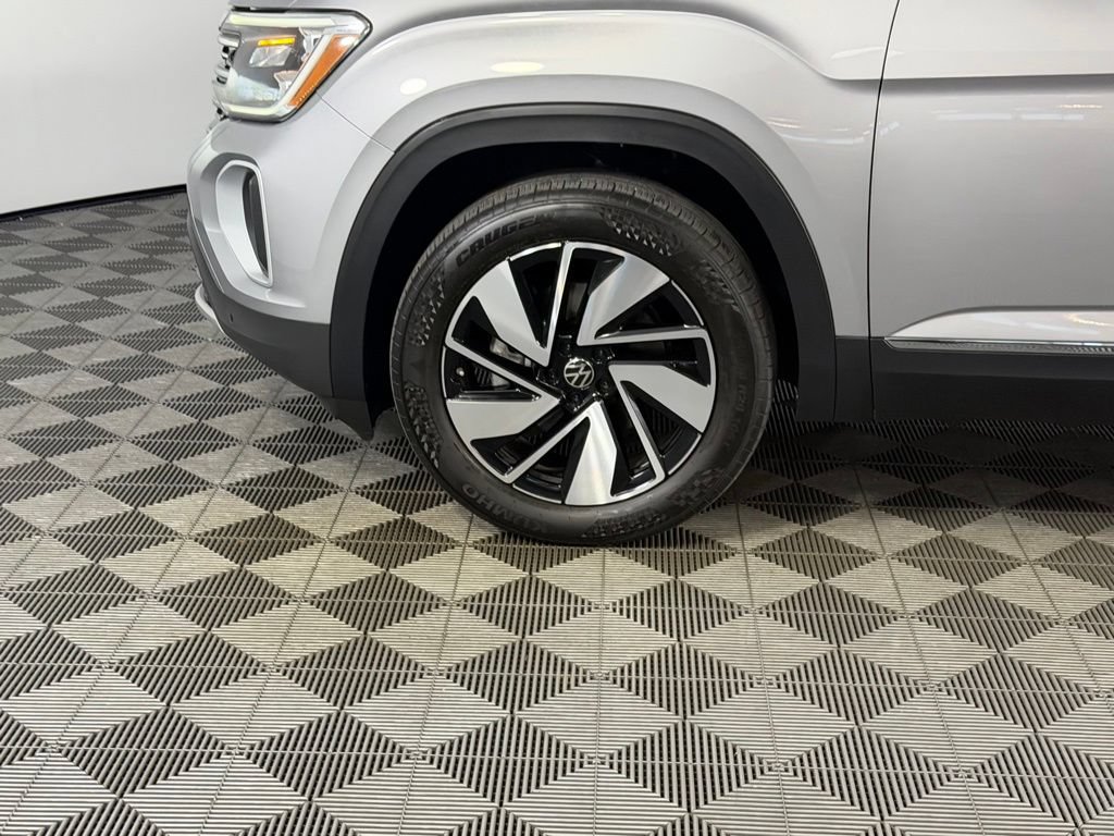 Used 2024 Volkswagen Atlas SEL AWD/4WD image 12