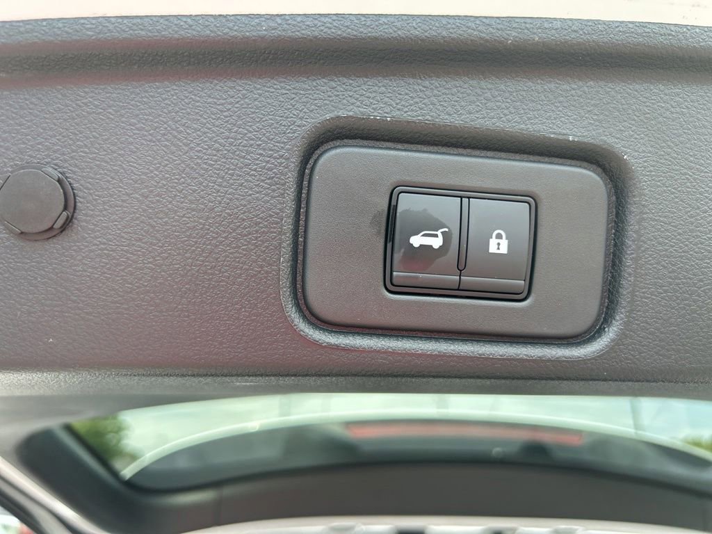 Used 2025 Nissan Pathfinder SL AWD/4WD image 30