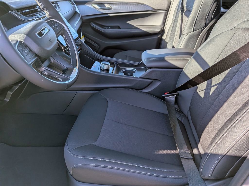 New 2025 Jeep Grand Cherokee L Laredo w/ Luxury Tech Group I image 16