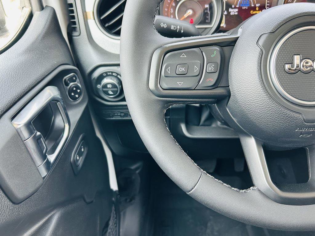 New 2025 Jeep Gladiator Sport image 16