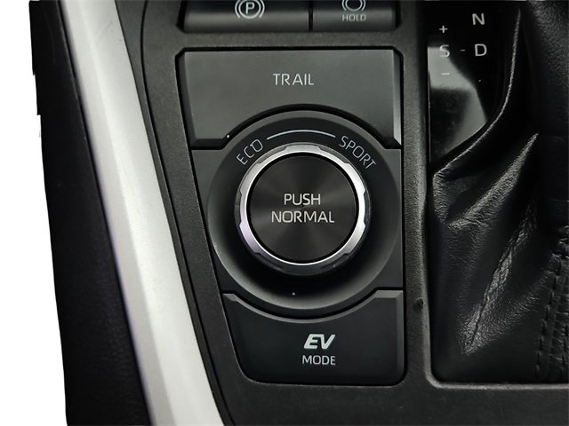Used 2022 Toyota RAV4 XLE image 37