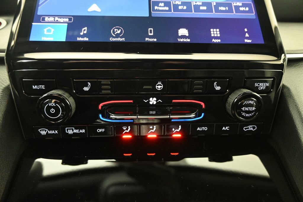 Used 2025 Jeep Grand Cherokee L Limited w/ Black Appearance Package image 31