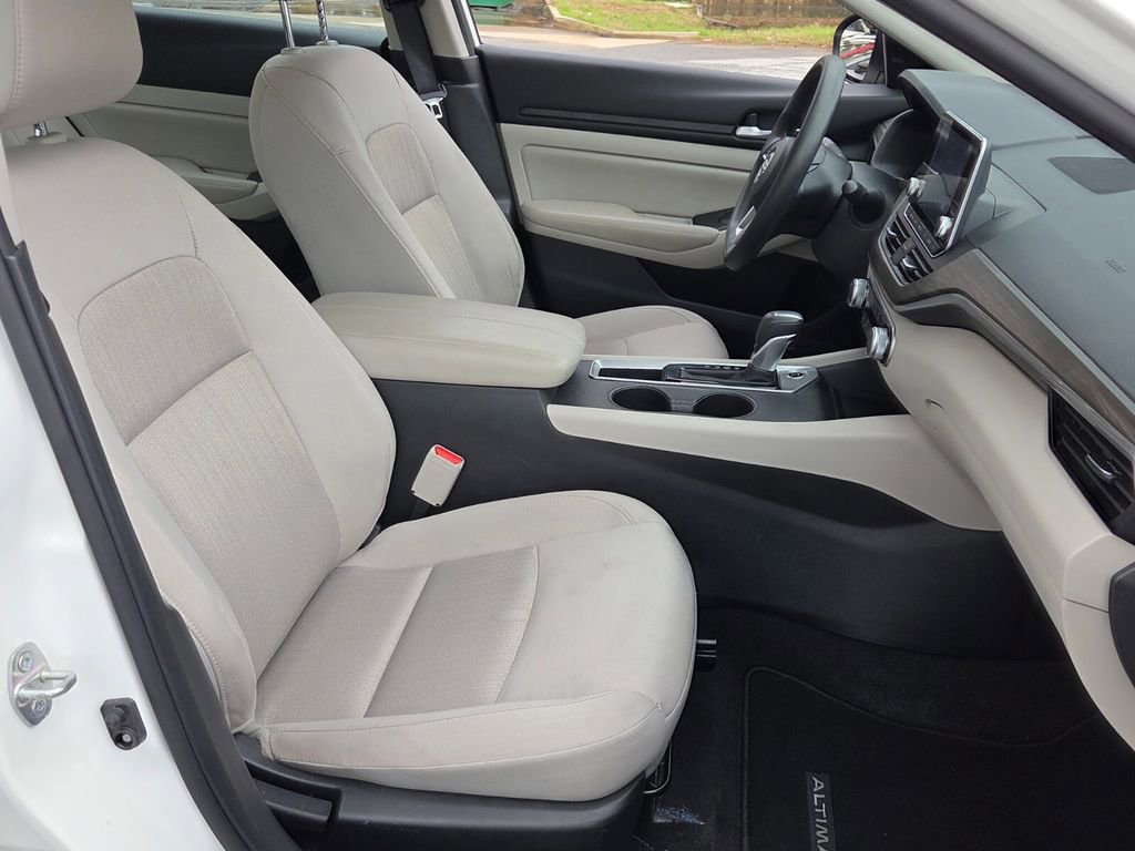 Used 2025 Nissan Altima 2.5 SV image 15