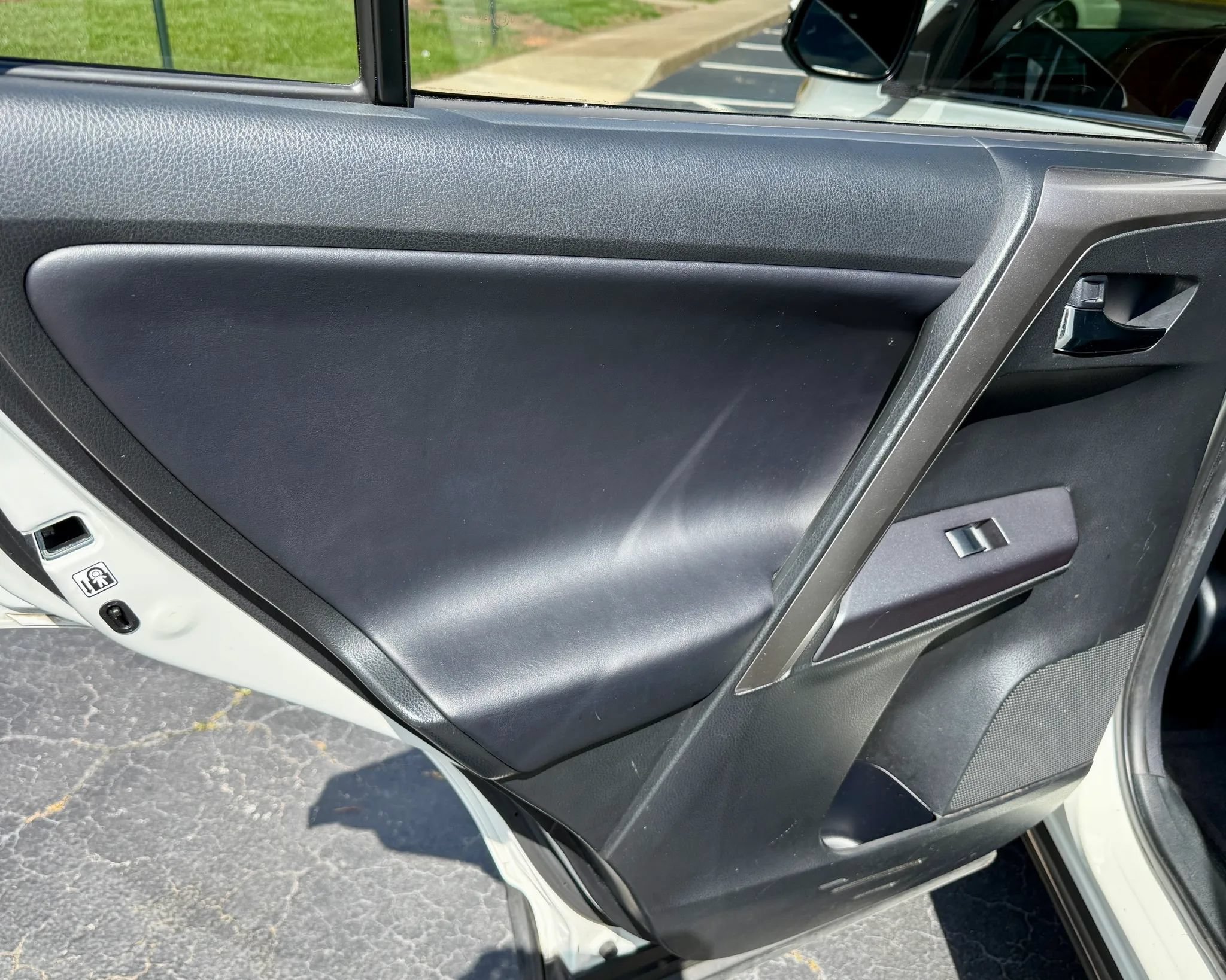 Used 2018 Toyota RAV4 XLE FWD image 20