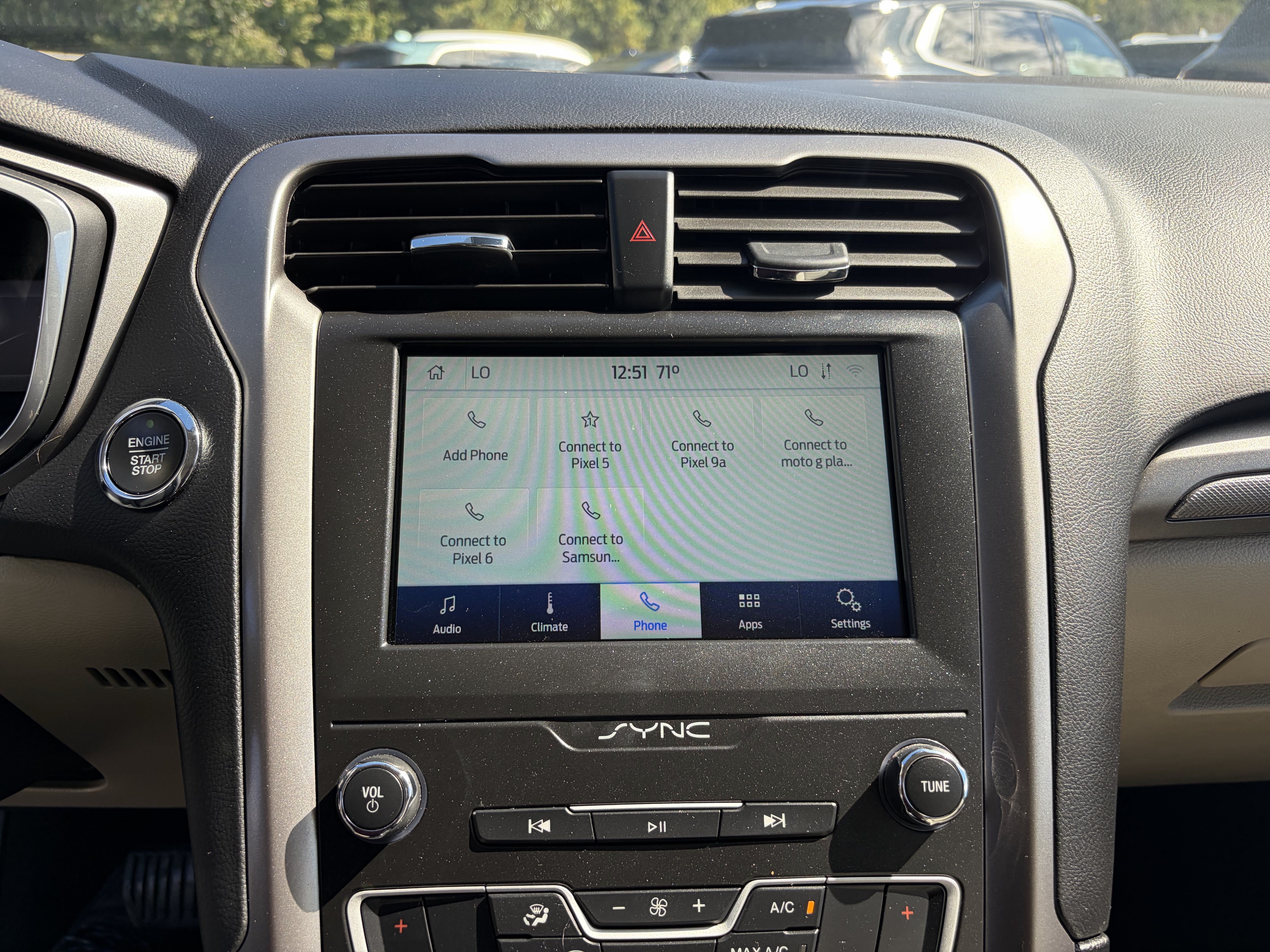 Used 2020 Ford Fusion SE FWD image 12