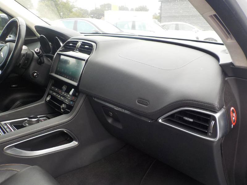 Used 2019 Jaguar F-PACE Prestige image 38