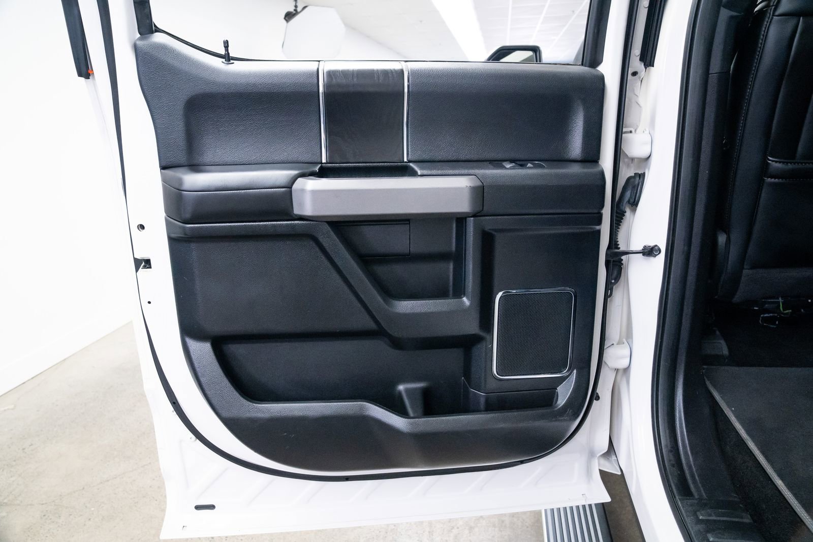 Used 2018 Ford F150 Platinum w/ FX4 Off-Road Package image 19