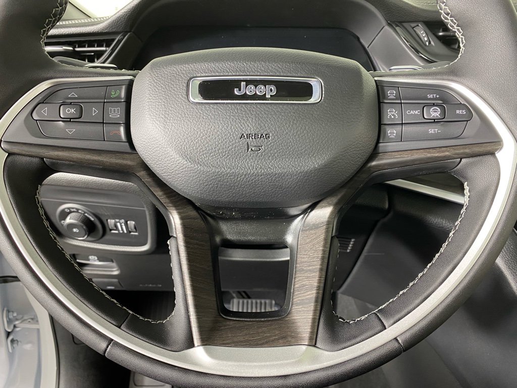 New 2026 Jeep Grand Cherokee Limited Reserve AWD/4WD image 3