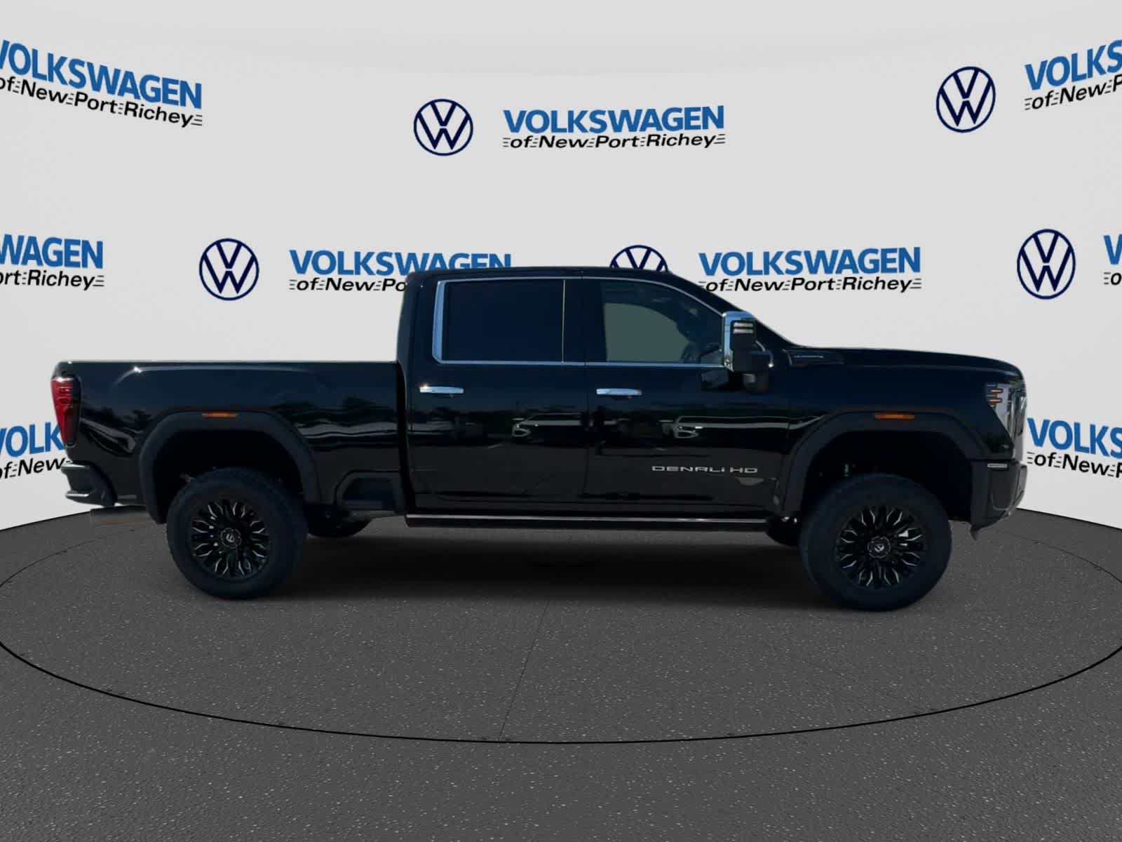 Used 2024 GMC Sierra 3500 Denali Ultimate AWD/4WD image 9