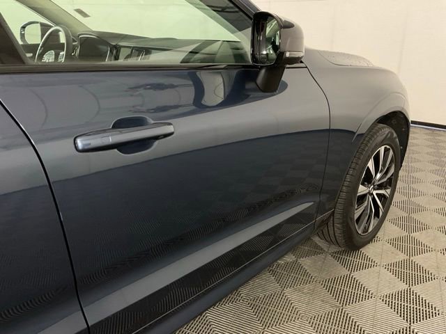Certified 2023 Volvo XC60 B5 Plus w/ Climate Package image 9