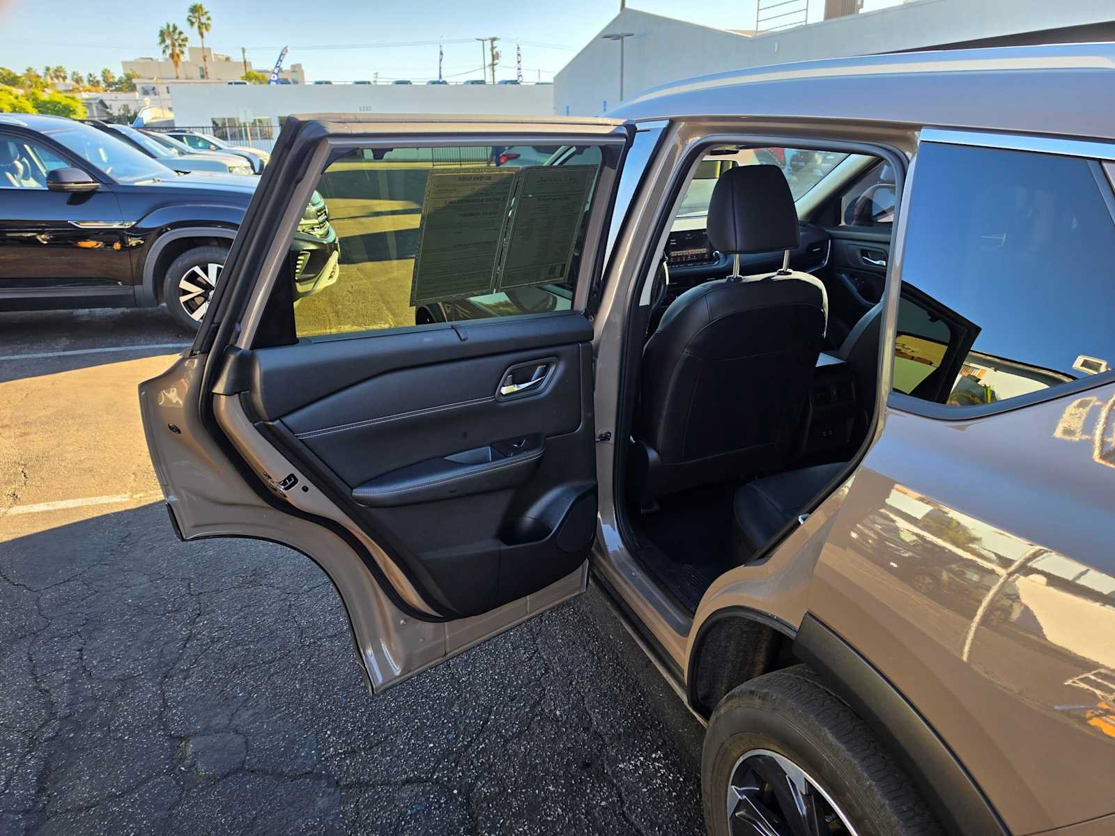 Used 2024 Nissan Rogue SV w/ SV Premium Package FWD image 15