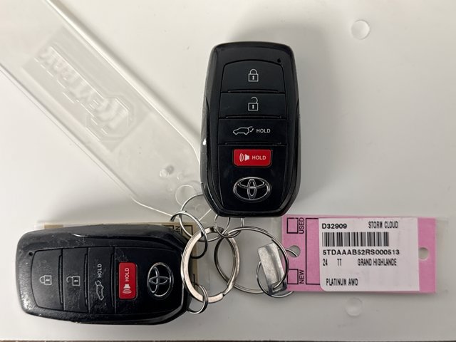 Used 2024 Toyota Grand Highlander AWD image 23