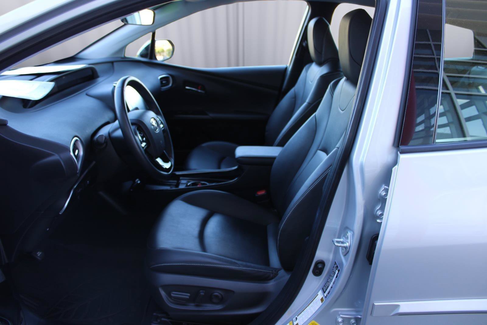 Used 2020 Toyota Prius Prime XLE FWD image 33