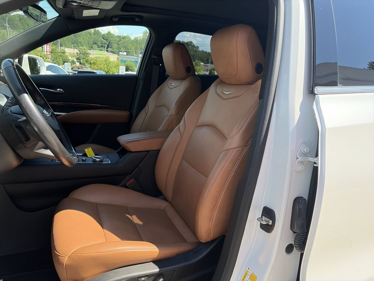 Used 2021 Cadillac XT4 Premium Luxury FWD image 14
