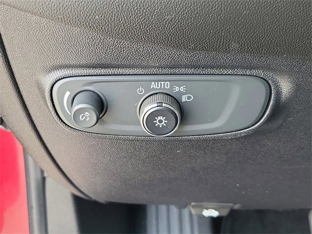 Used 2018 Chevrolet Equinox LT image 22