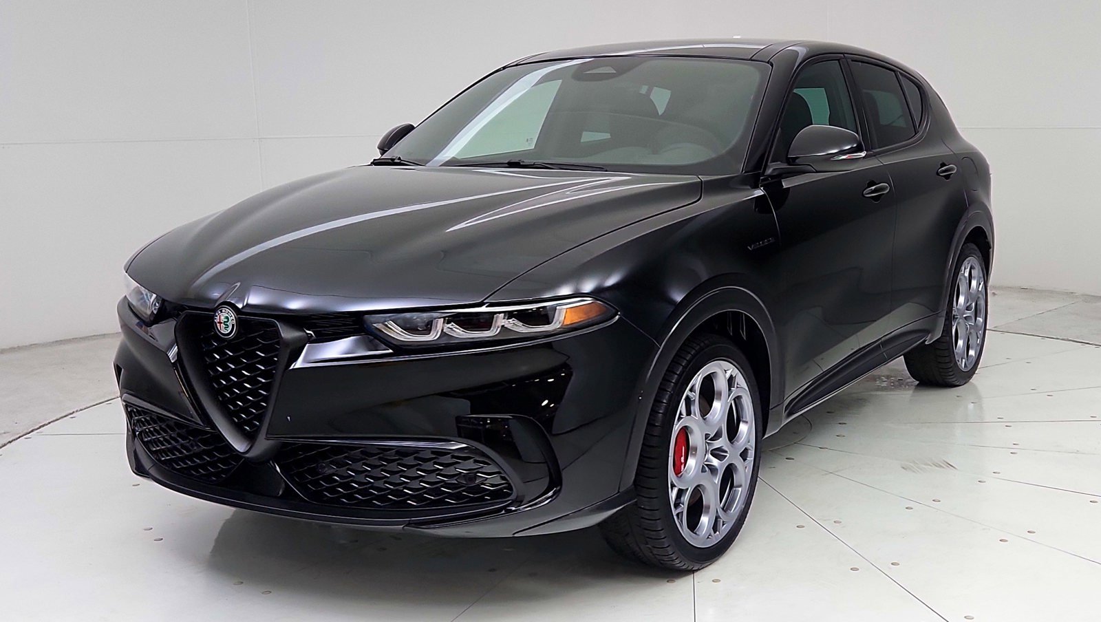 Used 2024 Alfa Romeo Tonale Veloce w/ Premium Interior Package image 3