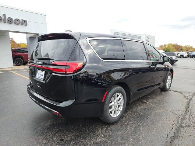 New 2026 Chrysler Pacifica Select FWD image 13