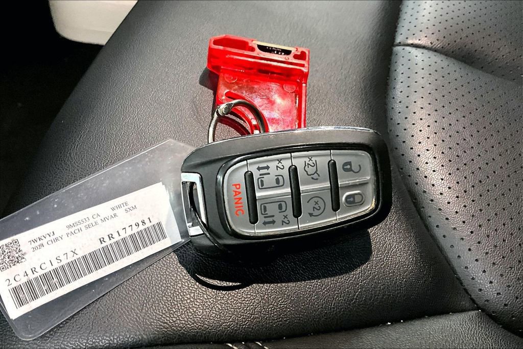 Used 2024 Chrysler Pacifica Select image 34