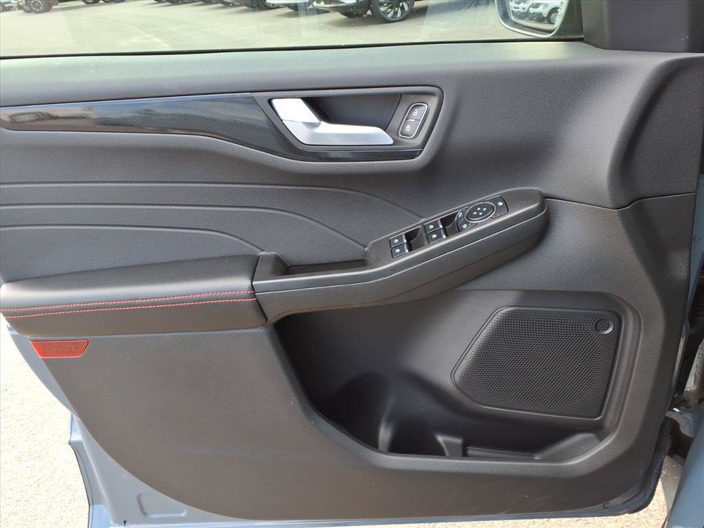 Used 2025 Ford Escape ST-Line w/ Equipment Group 301A FWD image 19