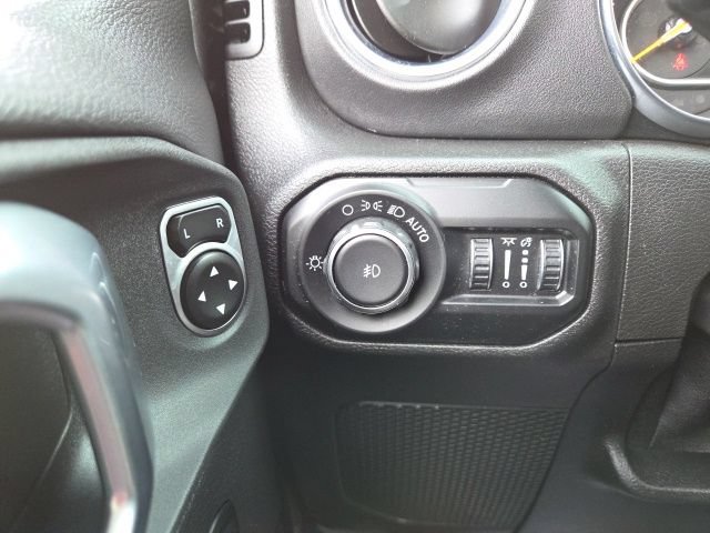 Used 2020 Jeep Wrangler Unlimited Sahara w/ Dual Top Group AWD/4WD image 56