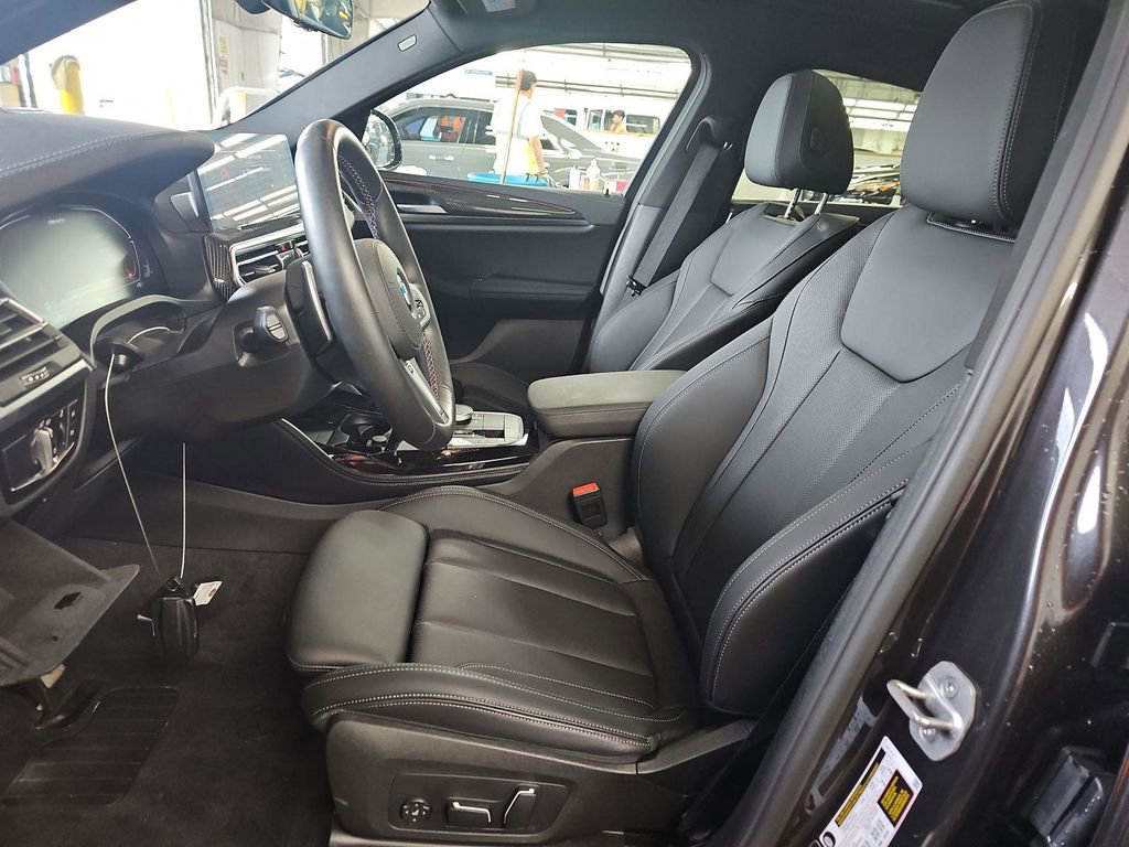 Used 2025 BMW X4 M40i AWD/4WD image 14