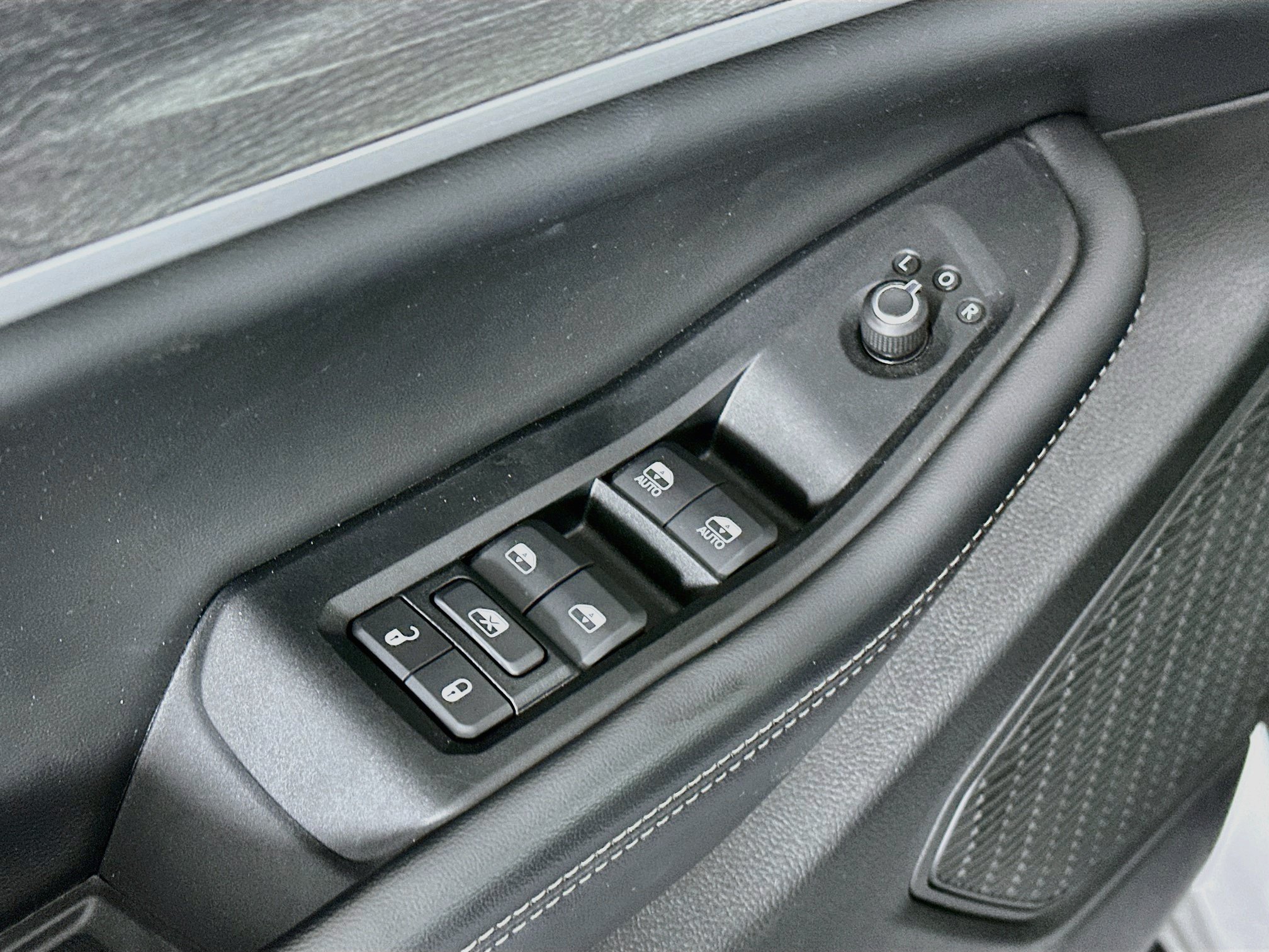 Used 2023 Jeep Grand Cherokee Limited RWD image 15