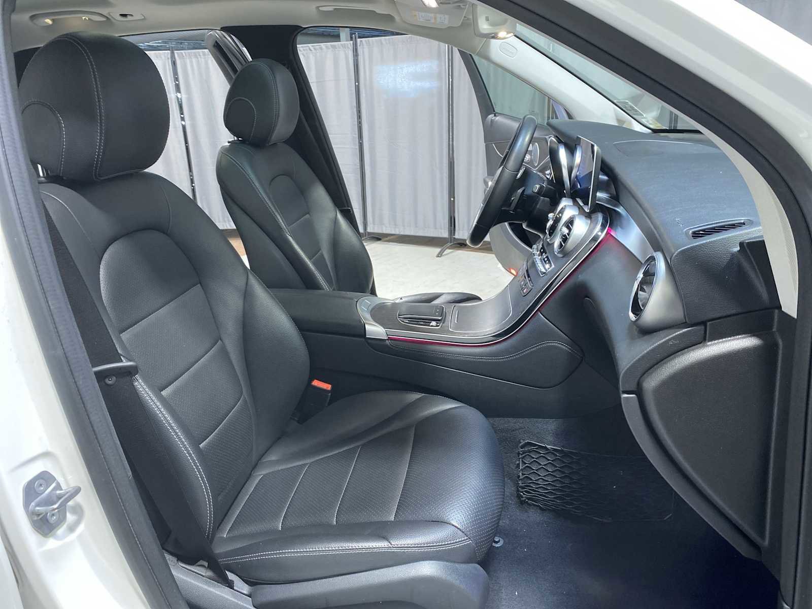 Used 2020 Mercedes-Benz GLC 300 4MATIC image 14