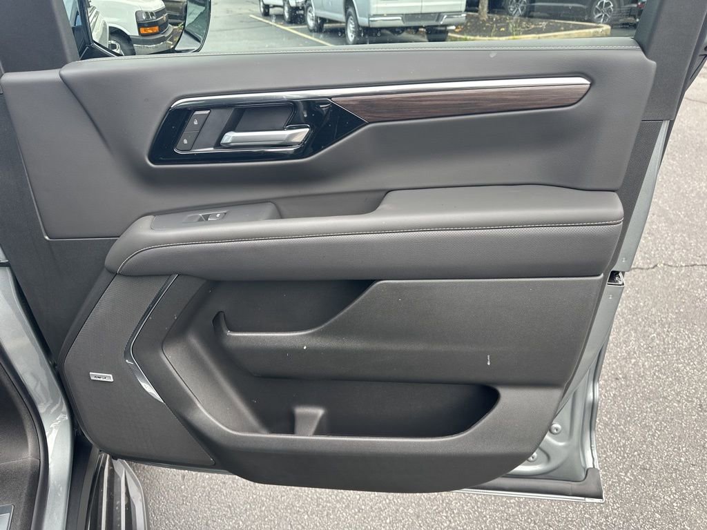 New 2026 Chevrolet Suburban Premier w/ Sun And Tow Package image 25