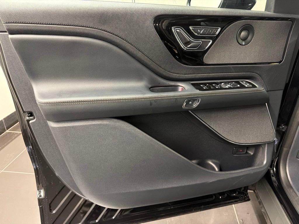 New 2026 Lincoln Aviator Reserve w/ Jet Appearance Package AWD/4WD image 29