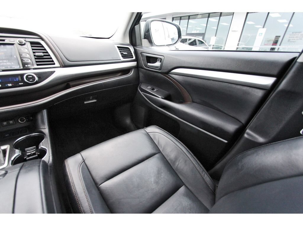 Used 2017 Toyota Highlander XLE FWD image 11