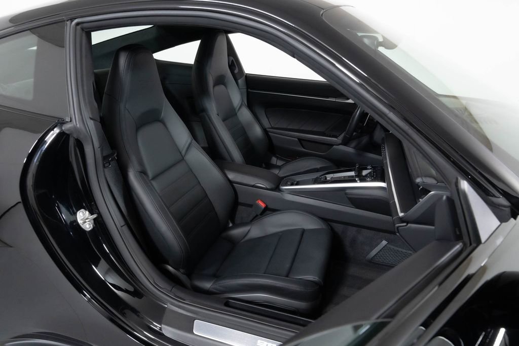 Used 2021 Porsche 911 Turbo image 31