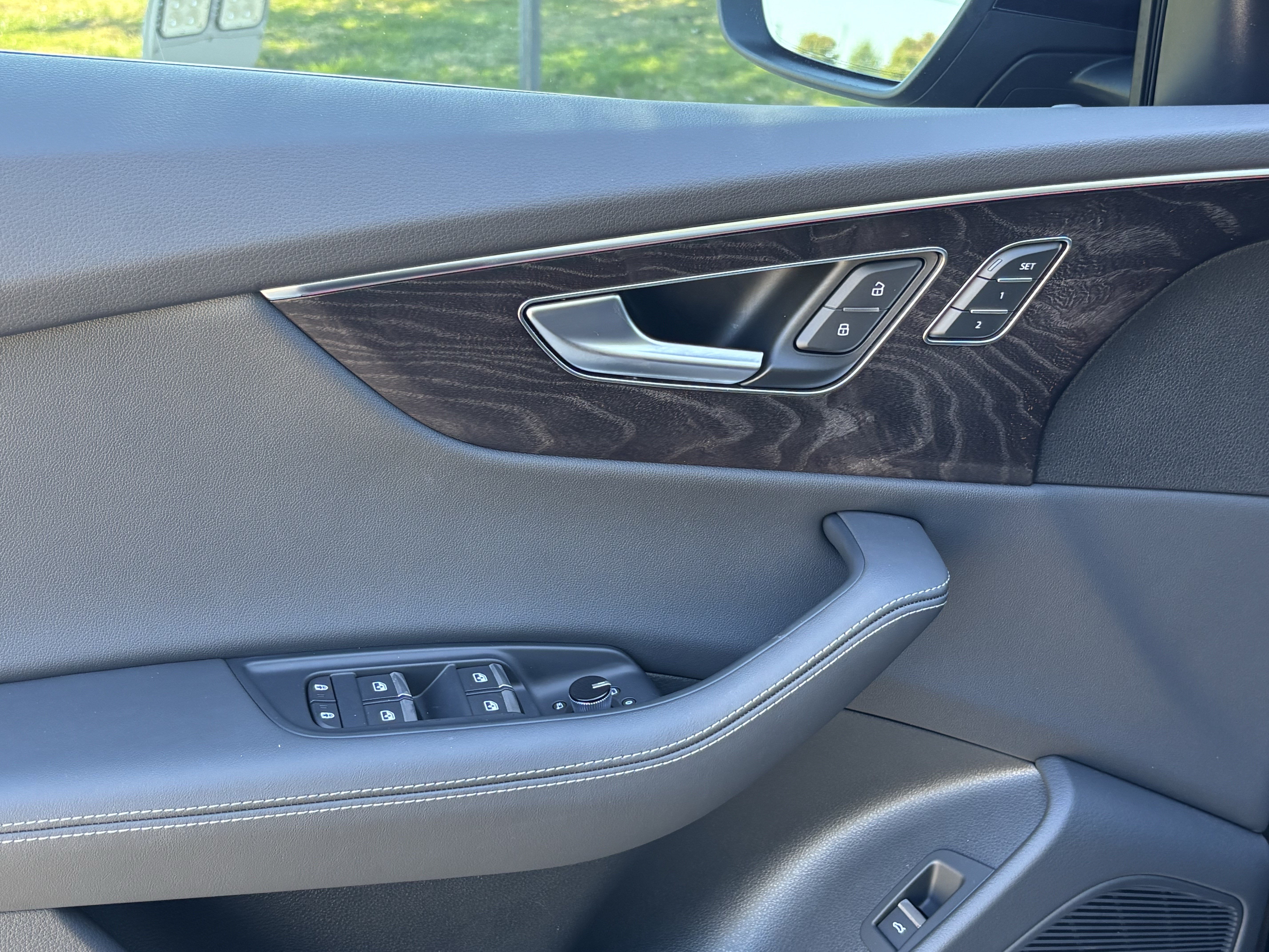 Used 2023 Audi Q8 Premium Plus AWD/4WD image 16