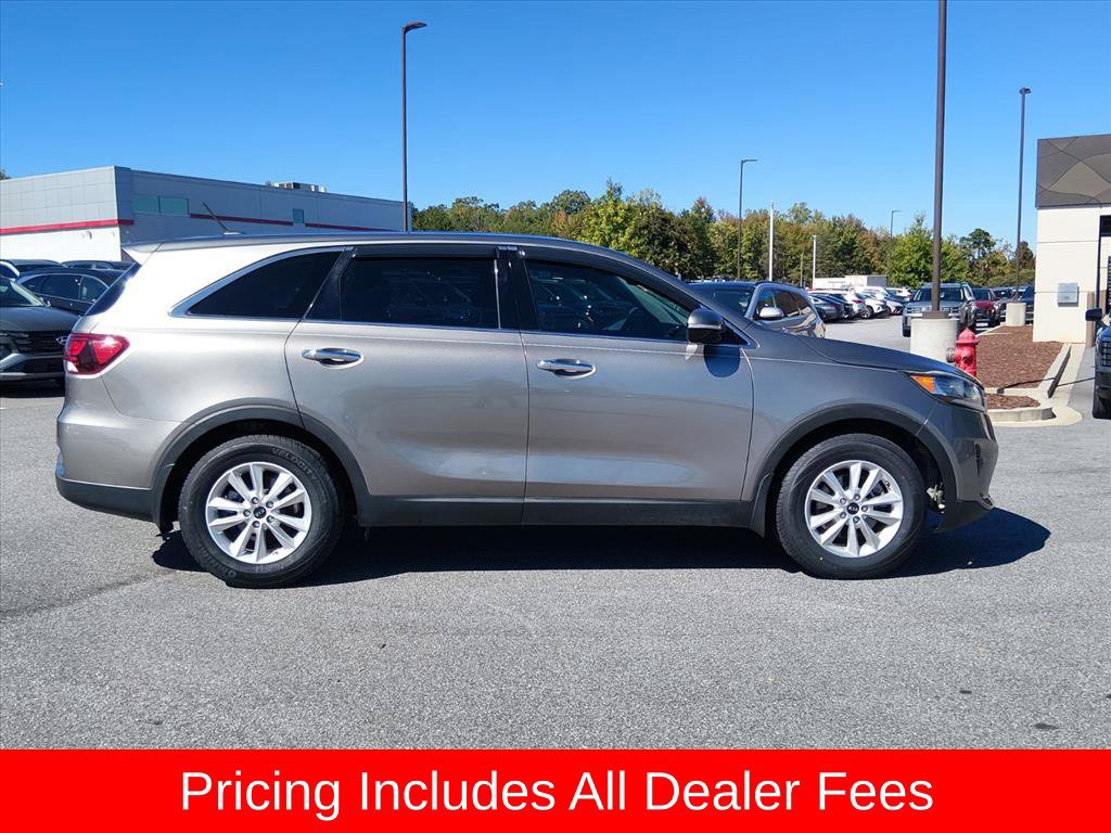 Used 2019 Kia Sorento FWD V6 image 2