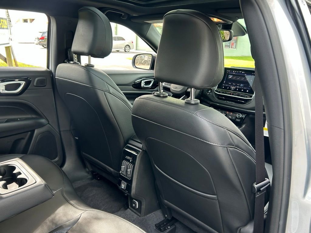 New 2025 Jeep Compass Limited w/ Sun & Sound Group AWD/4WD image 37