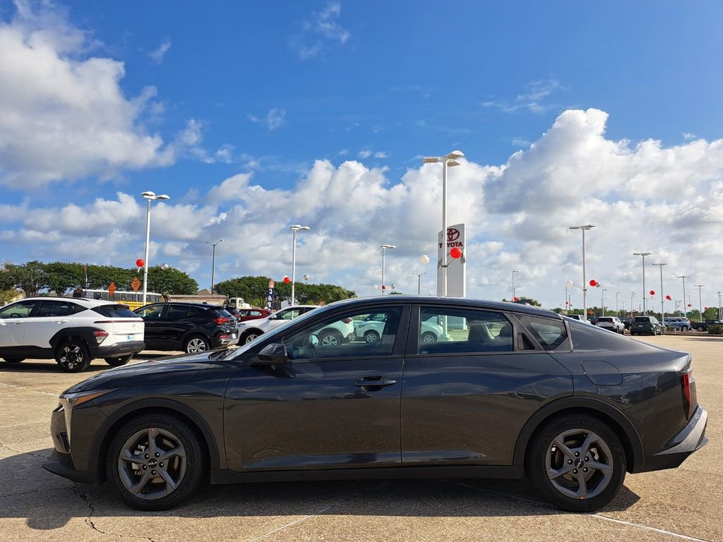 Used 2025 Kia K4 LXS image 8